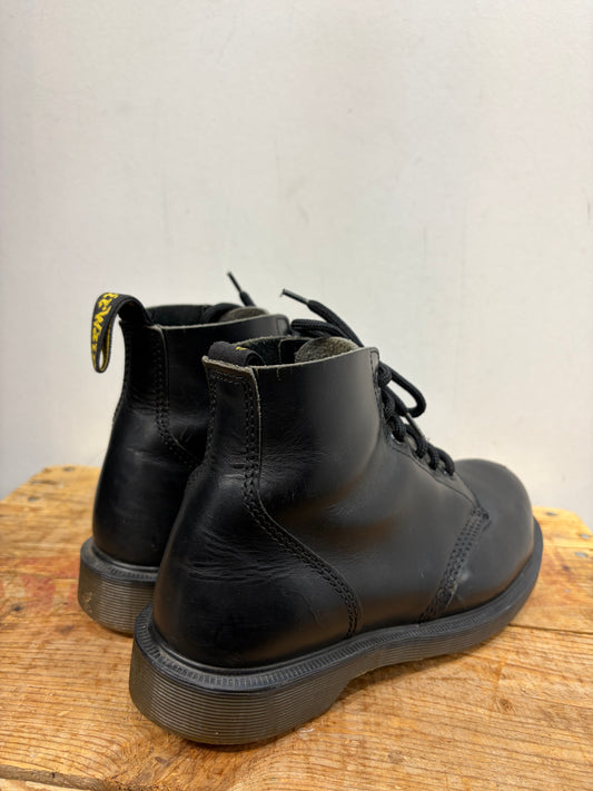 DR. MARTEN'S Service Leather FOOTWEAR, 38.5
