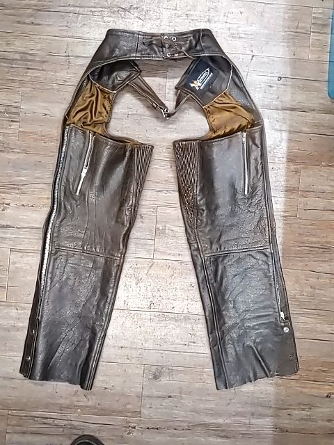 XELEMENT Classic Leather CHAPS, 22