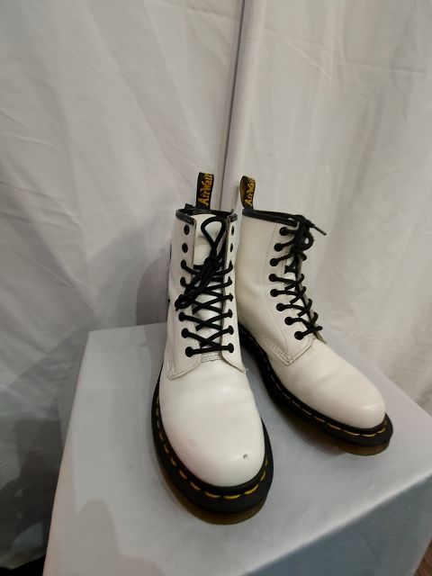 DR. MARTEN'S 1460 White Leather FOOTWEAR, 38