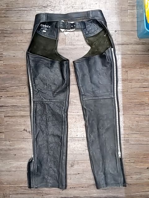 RIPLEY'S Classic Leather CHAPS, 24